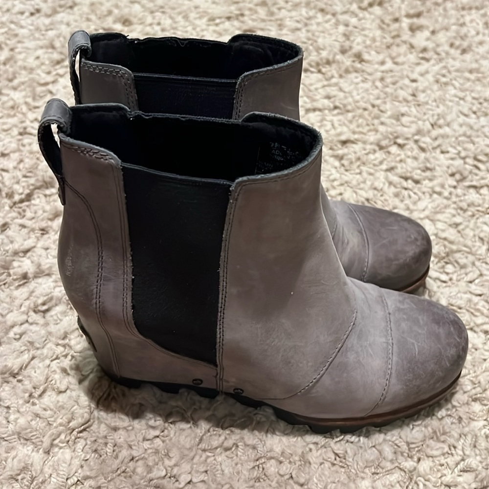 Sorel Lea Wedge Chelsea Boots Gray Quarry Leather Size 7